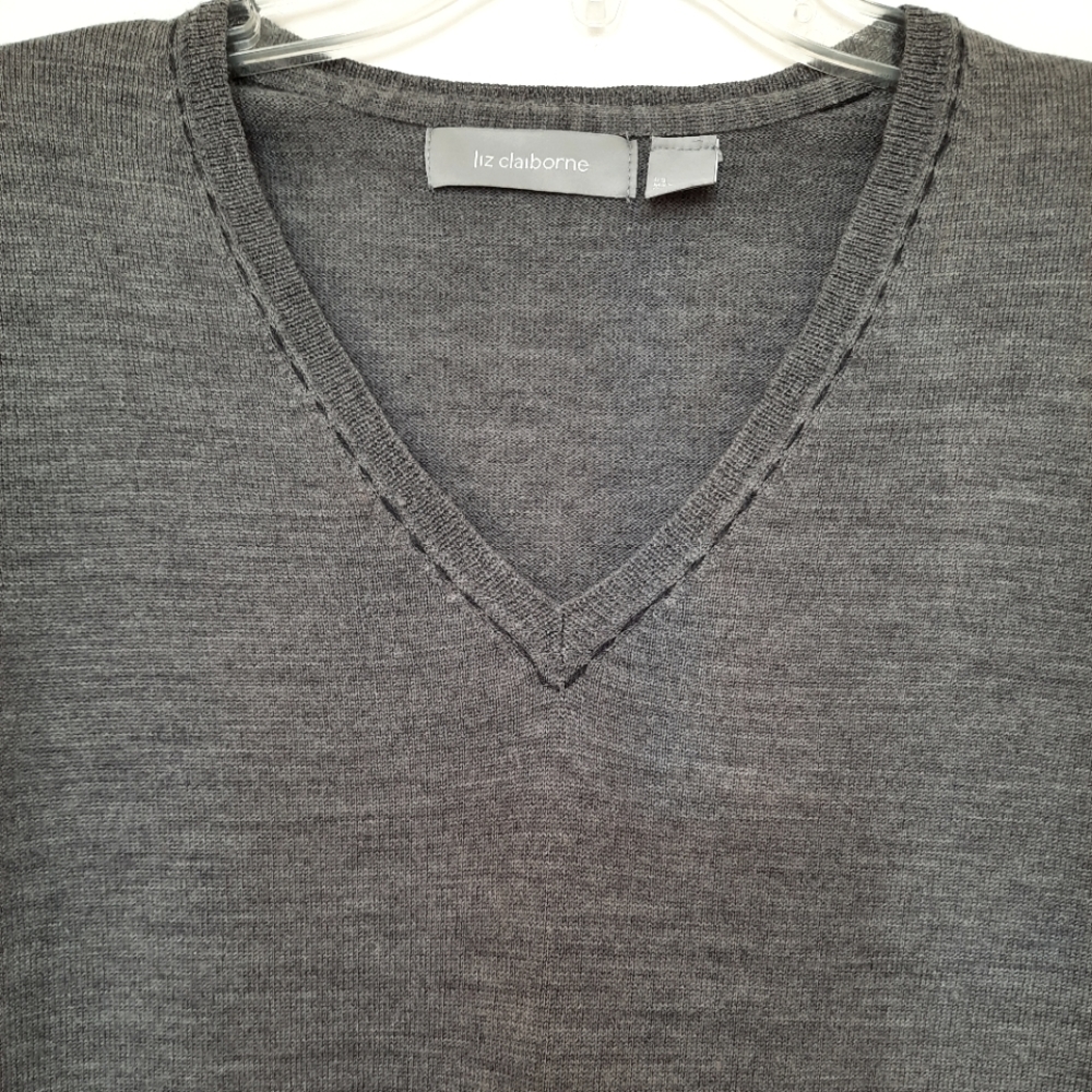Liz Claiborne wool,grey V- neck    sweater size XL. - Picture 3 of 13